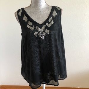 Style & co Sleeveless V-neck Top shoulder 13 bust 19 long 26
